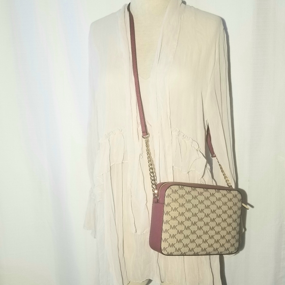 Michael Kors - Picture 2 of 4